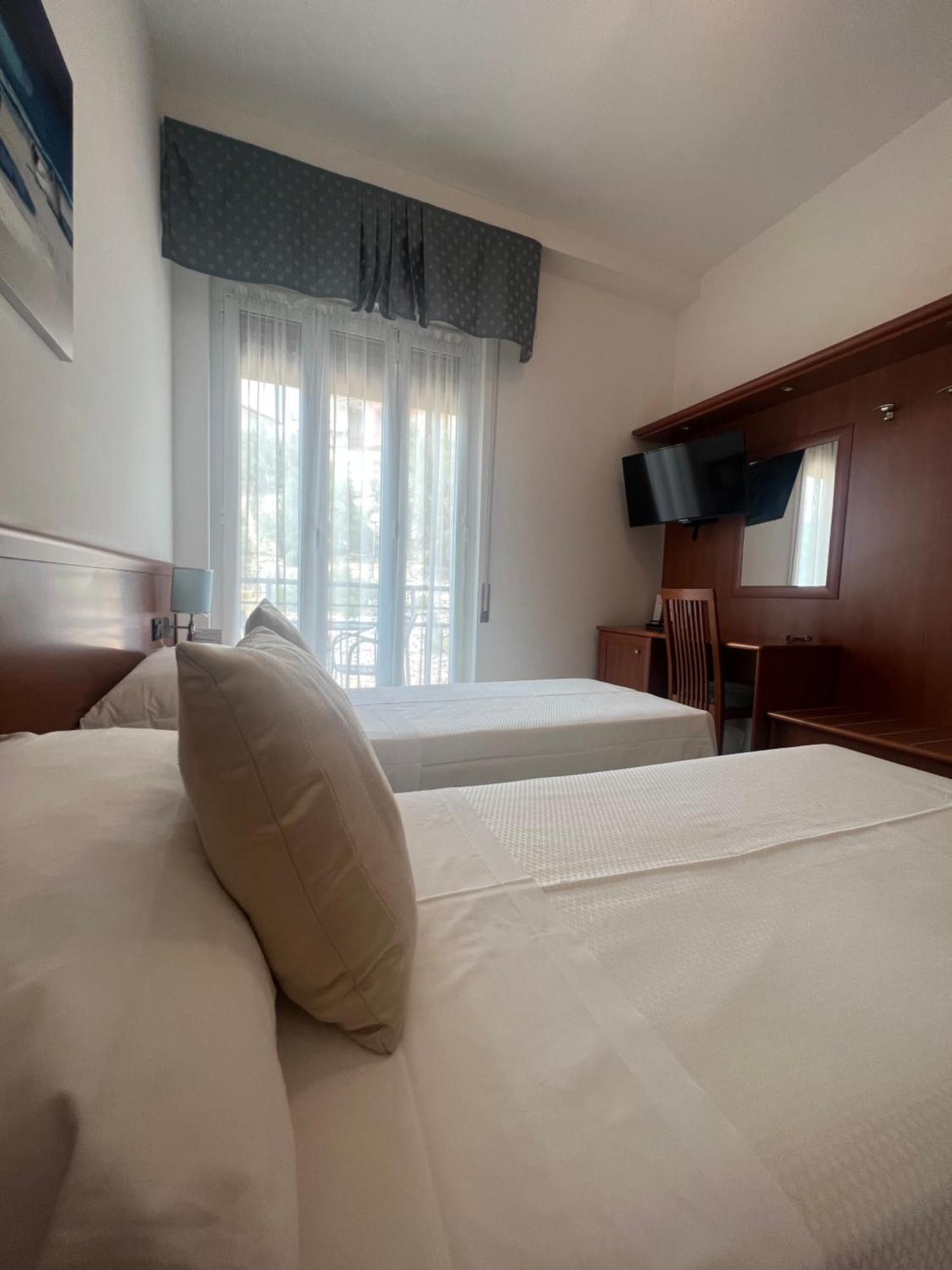 Hotel Noris فينالي ليغوري المظهر الخارجي الصورة