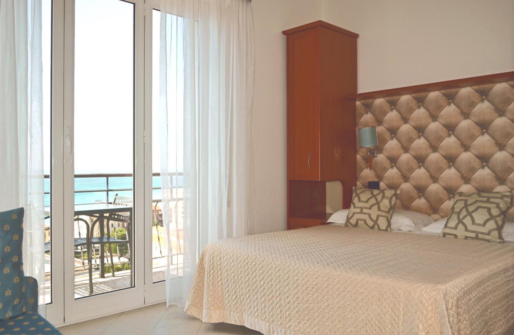 Hotel Noris فينالي ليغوري المظهر الخارجي الصورة